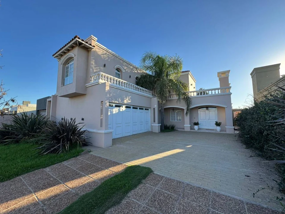 Casa en  Barrio Campos del Oeste